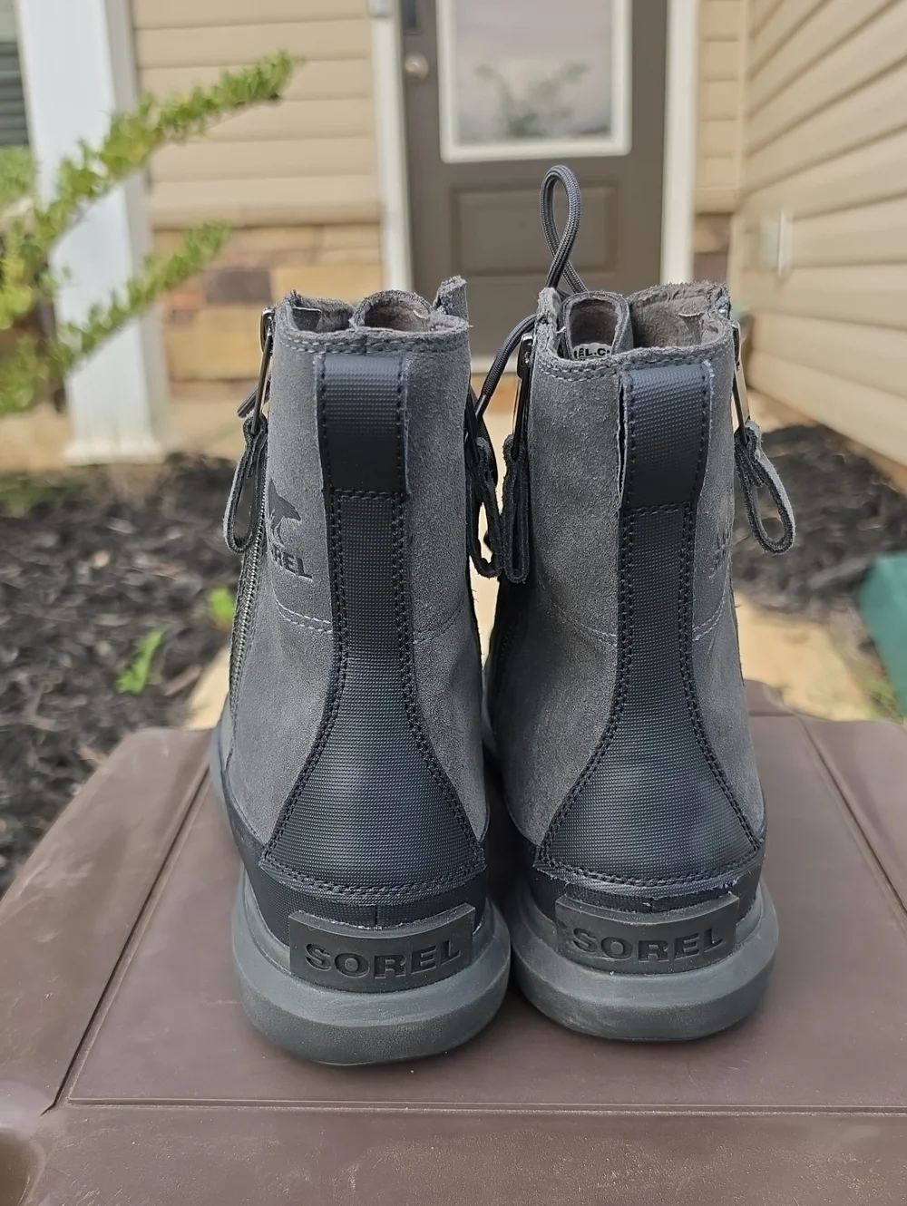 Sorel black dark